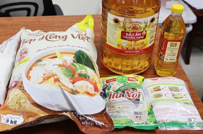Các sản phẩm hàng giả bị thu giữ. 