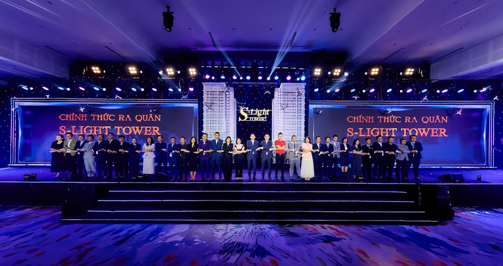 s-light-tower-ban-hang-1782370760.jpg