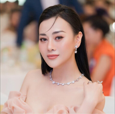 Diễn viên Phương Oanh có động thái lạ sau khi mở lại tài khoản Facebook