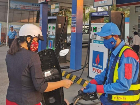 Giá xăng dầu hôm nay 18/8: Loại tăng, loại giảm trong bối cảnh các thông tin hỗ trợ chưa chắc chắn