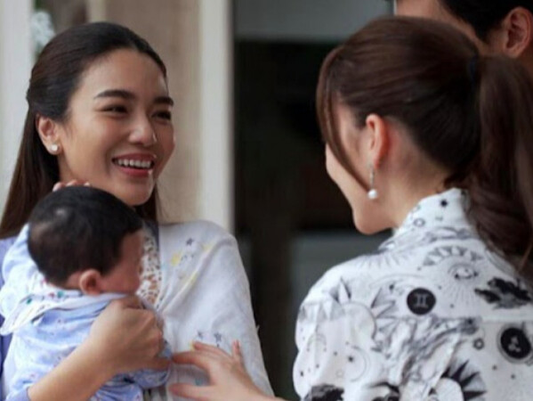 Chị dâu sinh con được nhà ngoại cho 2 sổ đỏ mà không chia bớt cho em dâu 1 cái khiến tôi ấm ức